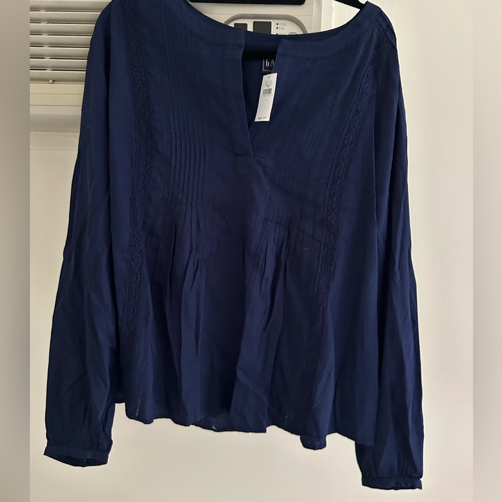 (SOLD) NWT GAP TOP